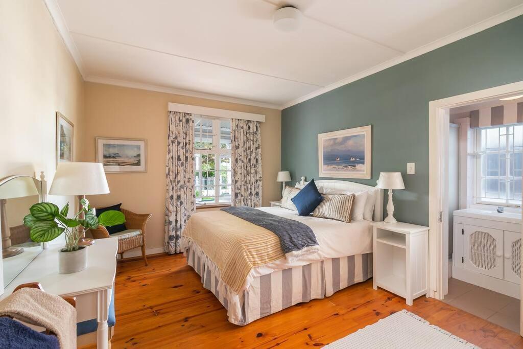 Escape To Paradise In Plett - Back Up Electricity *