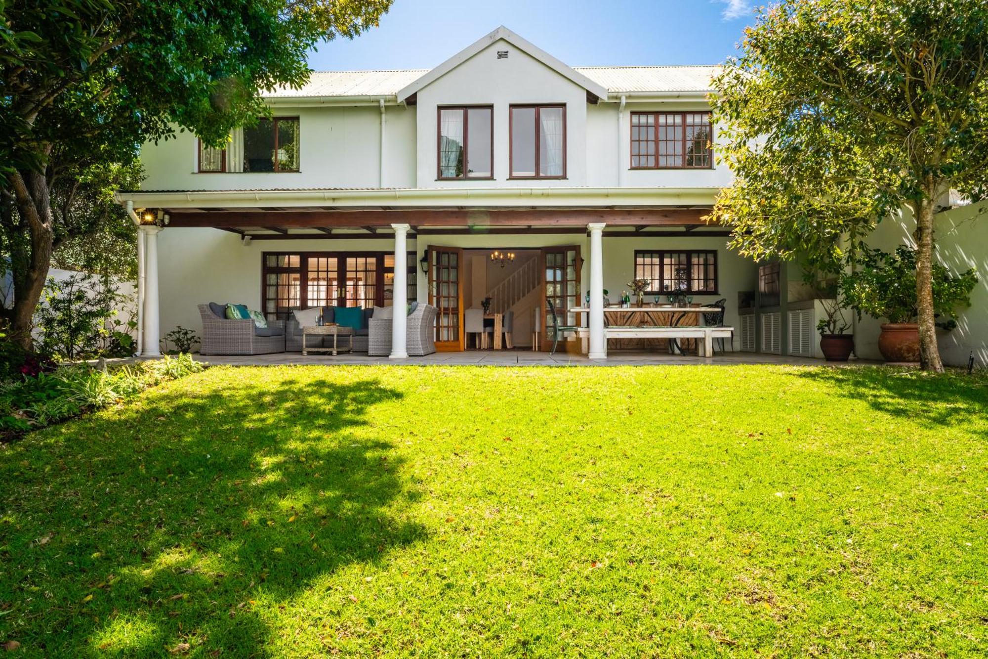 Escape To Paradise In Plett - Back Up Electricity Holiday home *