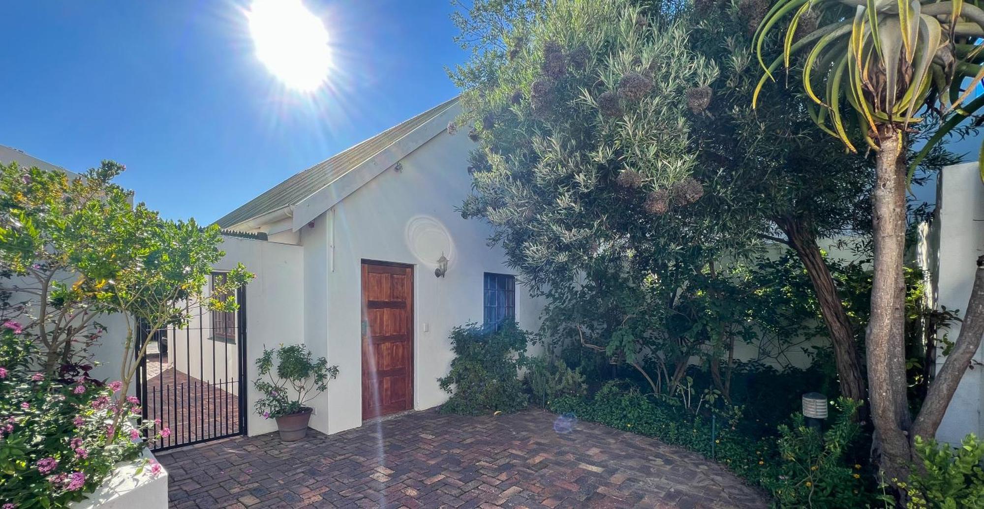 Escape To Paradise In Plett - Back Up Electricity