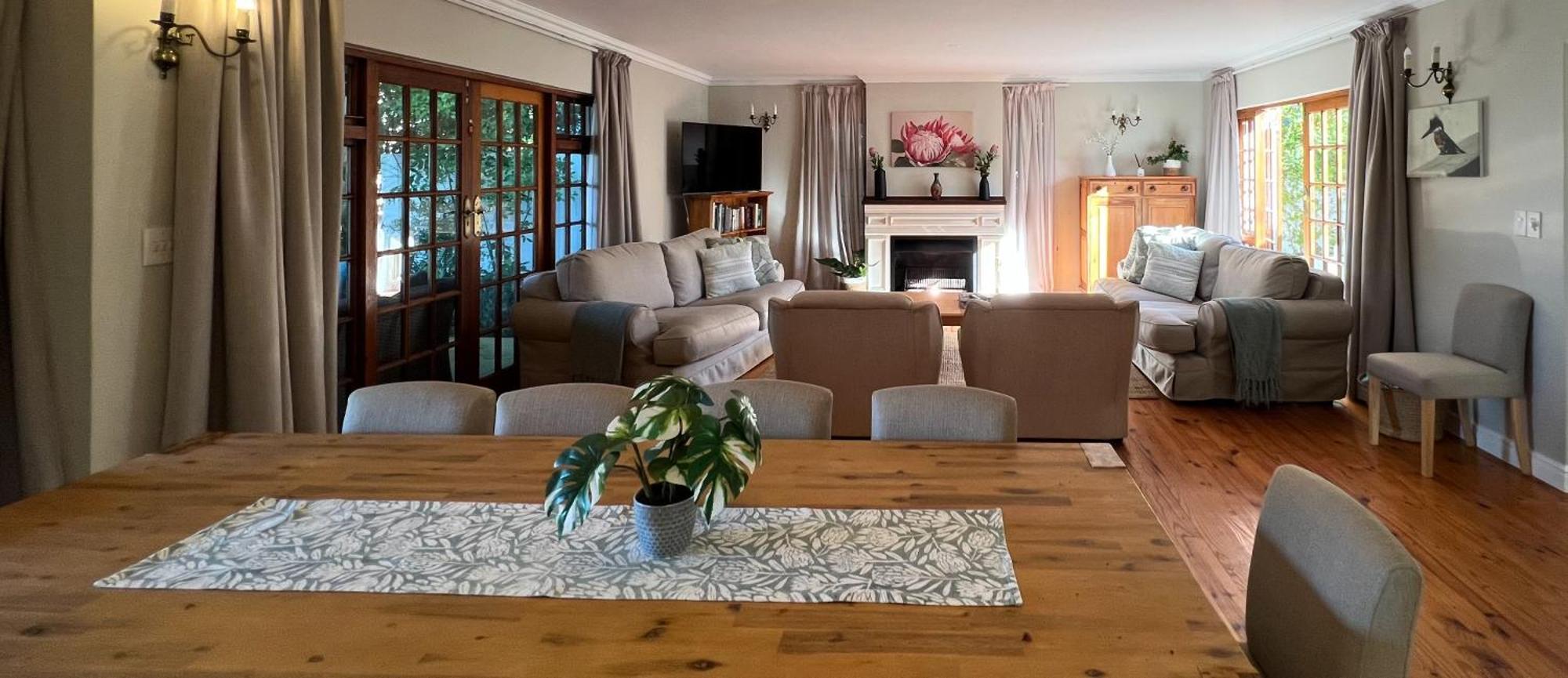 Escape To Paradise In Plett - Back Up Electricity Holiday home *